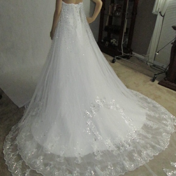 🌹NEW ARRIVAL CRYSTAL DIAMONTE ' CATHEDRAL GOWN - Picture 7 of 8